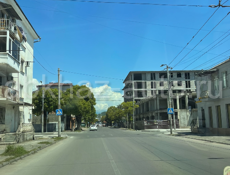 Продается коммерческое помещение, центр города, улица Лакоба