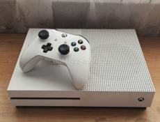 продаю Xbox One s, на 1 ТБ, консоль в отлично состоянии, в комплекте 1 джойстик, провода, и сама коробка с консолью. Играю редко поэтому и продаю.