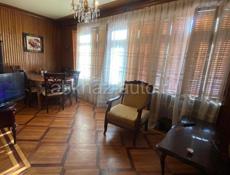 Продается 3-х комнатная большая квартира с двум балконами в центре г Сухум 