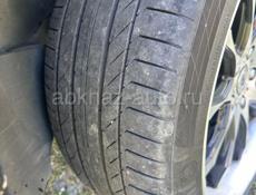 255/40 R19 