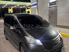 Honda FR-V