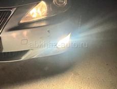 Фары на Lexus IS 250