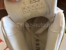 Продам кроссовки Guess