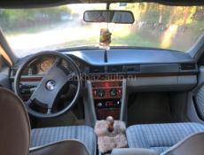 Mercedes-Benz 124