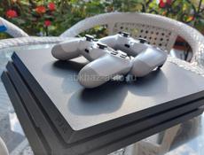 Playstation 4 PRO (взломанная) два геймпада