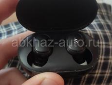 Xiaomi Airdots 1 и S (правая) 