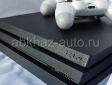 Playstation 4 PRO (взломанная) два геймпада