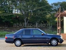 Mercedes-Benz 124