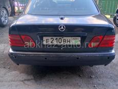 Mercedes-Benz 200-Series