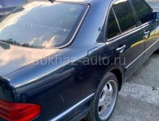 Mercedes-Benz 200-Series