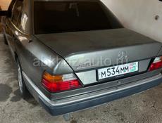 Mercedes-Benz 124