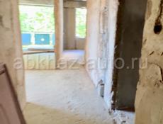 Продается 2-комнатная просторная квартира, без ремонта на 3 этаже 9 этажного дома с двумя балконами, стоит железная дверь 🚪 