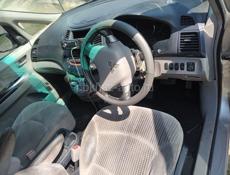 Mitsubishi Grandis