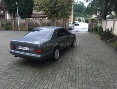 Mercedes-Benz 124