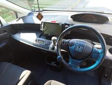 Honda FR-V