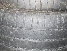 295/35R21