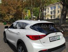 Infiniti Q30
