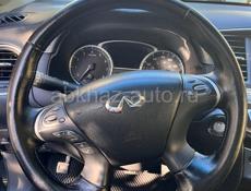 Infiniti Q30