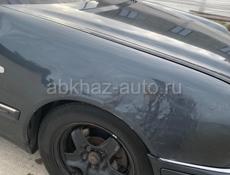 Mercedes-Benz 200-Series