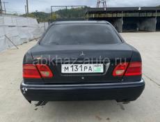 Mercedes-Benz 200-Series