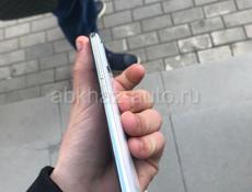 продам 2 телефона, айфон 7, и xiaomi mi 9 lite без царапин в комлекте зарядка и таипси и айфоновский, на xiomi нужно экран менять и всё! остольное по ваатцапа