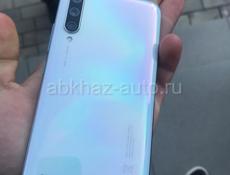 продам 2 телефона, айфон 7, и xiaomi mi 9 lite без царапин в комлекте зарядка и таипси и айфоновский, на xiomi нужно экран менять и всё! остольное по ваатцапа