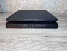 Продаю PlayStation 4 Slim 