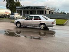 Mercedes-Benz 124