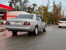 Mercedes-Benz 124