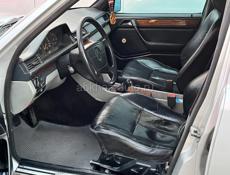 Mercedes-Benz 124