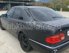 Mercedes-Benz 200-Series
