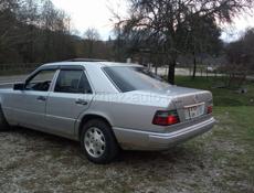 Mercedes-Benz 124