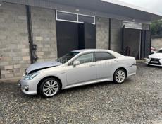 В разборе Toyota Crown 3.5 гибрид пробег 115 т кроме двух бамперов и капота все остальное в идеале 