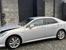 В разборе Toyota Crown 3.5 гибрид пробег 115 т кроме двух бамперов и капота все остальное в идеале 