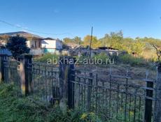 Сухум/Участок шириной 22м длиной до 40м, 8 сотых.