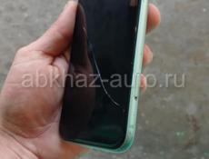 Срочно продаю айфон 11 256 гб экран менялся есть на экрану трещина 