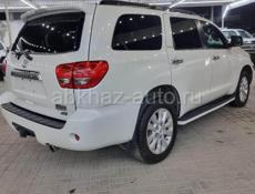 Toyota Sequoia