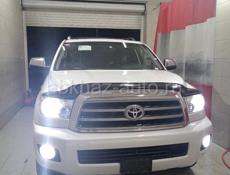 Toyota Sequoia