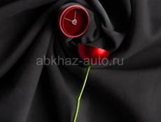 подарочная роза станет не забываемым подарком в живую выглядит очень красиво и статно есть отделение для кольца нужно всего лишь открутить верхнюю часть розы и вставить кольцо туда🌹❤️