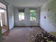 Продаю дом в, центре города Очамчира первая береговая линия