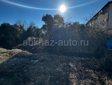 Продается участок в г. Сухум с ветхим домостроением 5соток 