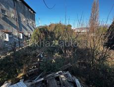 Продается участок в г. Сухум с ветхим домостроением 5соток 