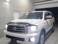 Toyota Sequoia