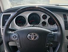 Toyota Sequoia