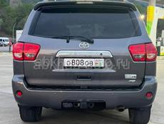 Toyota Sequoia