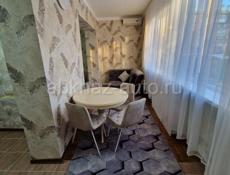 Центр Гагры, ул Абазгаа, 2 ком, 52 кв м, с ремонтом, с мебелью.