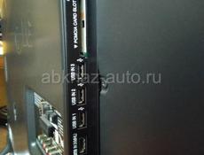 Монитор и телевизор с разбитыми экранами