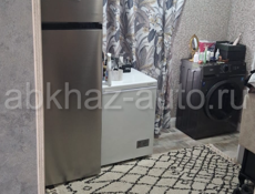 Продаю пол дома на турбазу улица садовая не как не соприкасается с соседями отдельный двор отдельно дом  большие две комнаты на втором этаже  балкон большой 