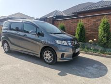 Honda FR-V