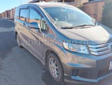 Honda FR-V